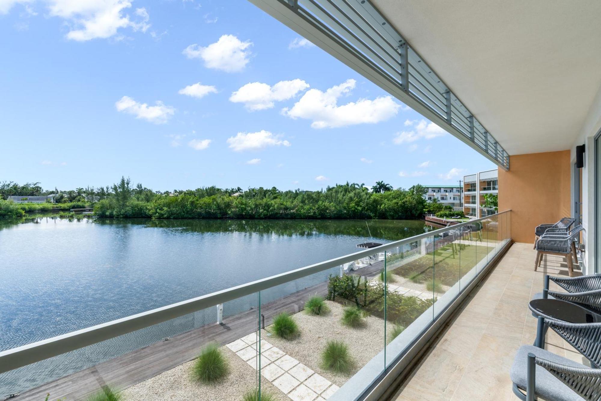 One Canal Point George Town Ngoại thất bức ảnh